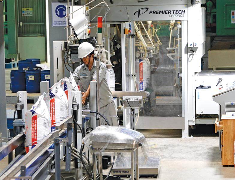 Hồ sơ đề nghị cấp Giấy chứng nhận đủ điều kiện sản xuất thức ăn gia súc