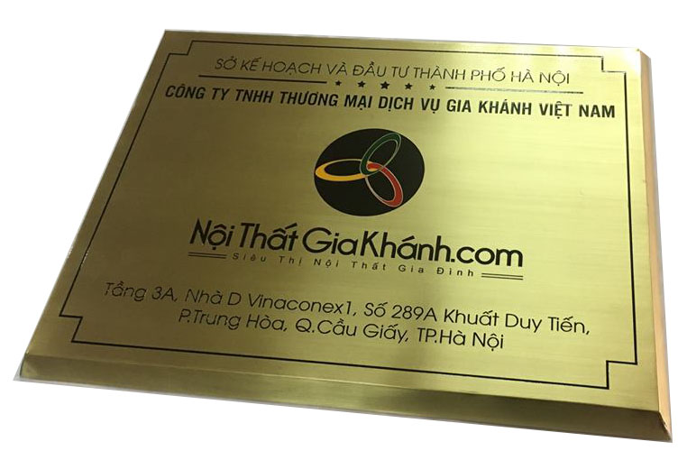 Biển công ty inox vàng xước chân vát